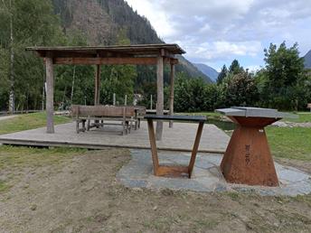 Barbecue area at the waterpark Luttach/ Lutago